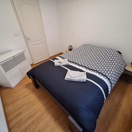 Le-Bon-Appart De Plain-Pied Avec Terrasse Auxonne Ngoại thất bức ảnh